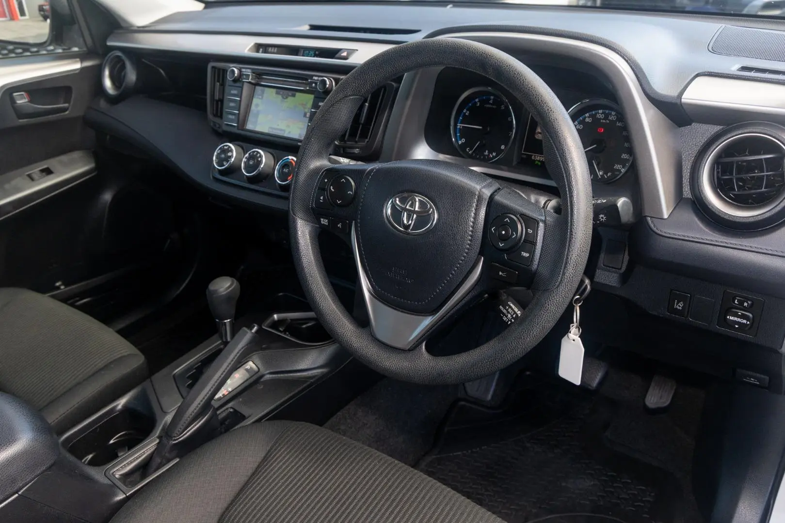 2018 Toyota RAV4 Gallery Image 7