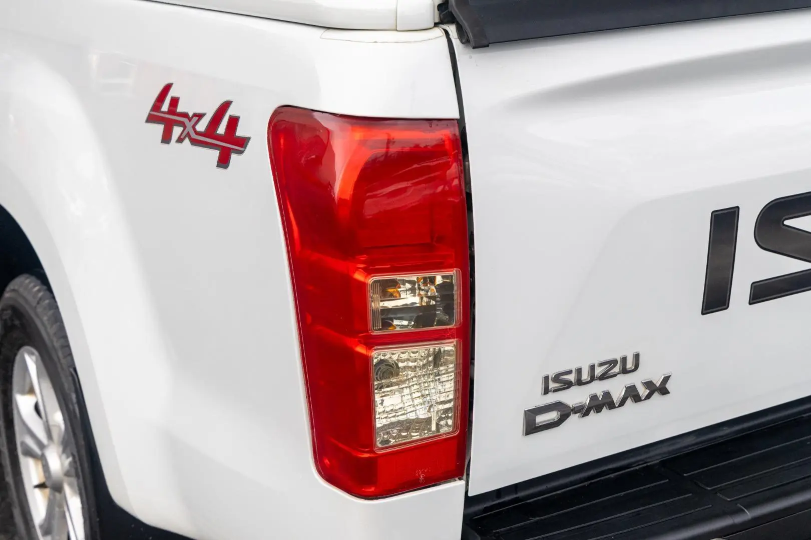 2017 Isuzu D-MAX Gallery Image 20