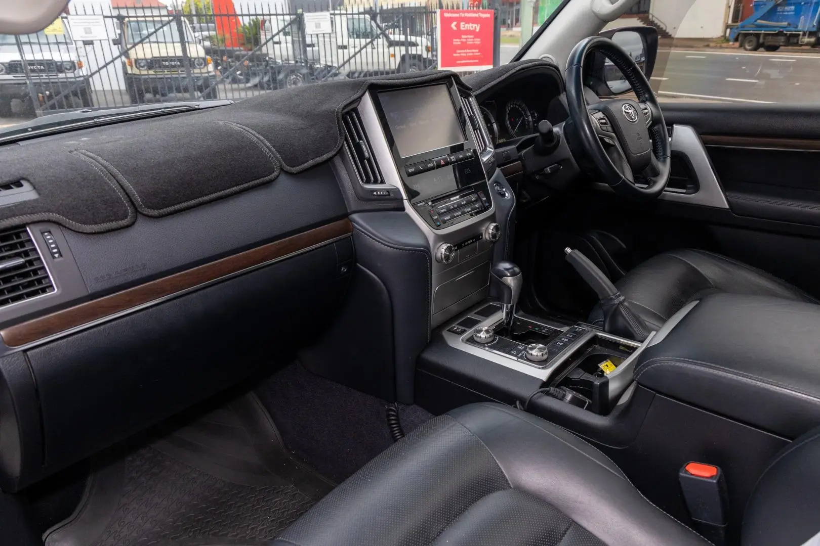 2018 Toyota Landcruiser Gallery Image 8