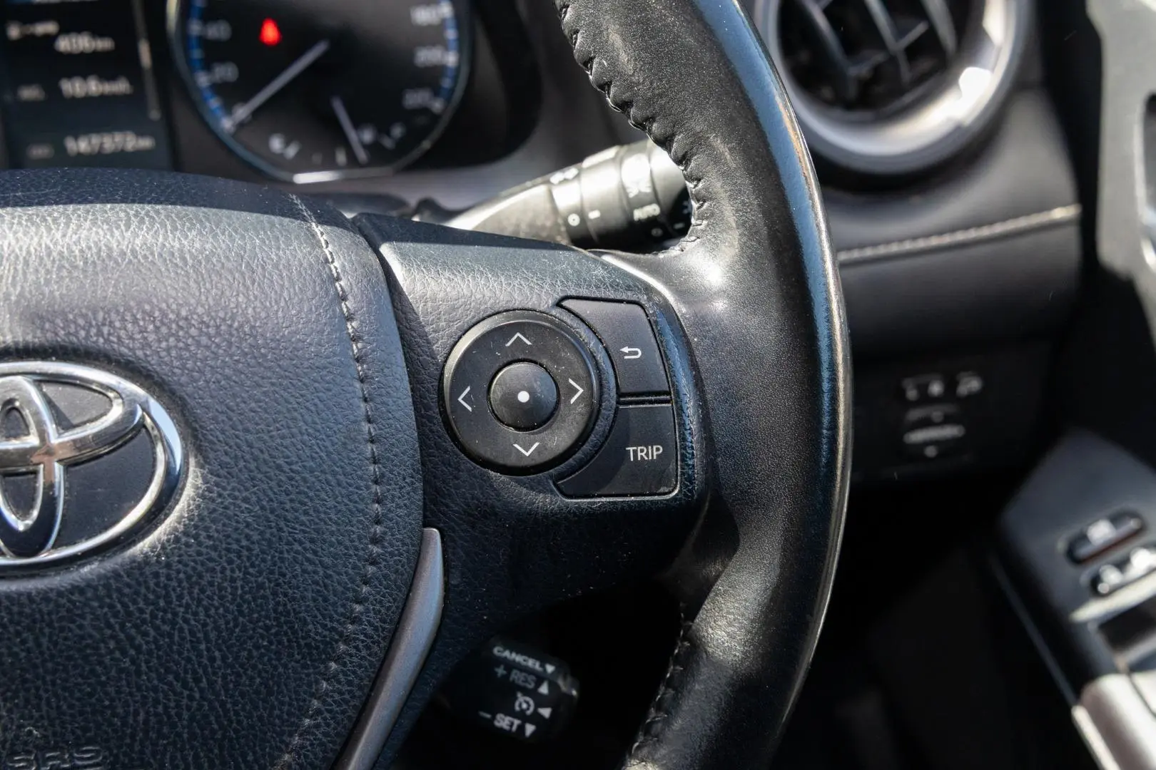 2017 Toyota RAV4 Gallery Image 12