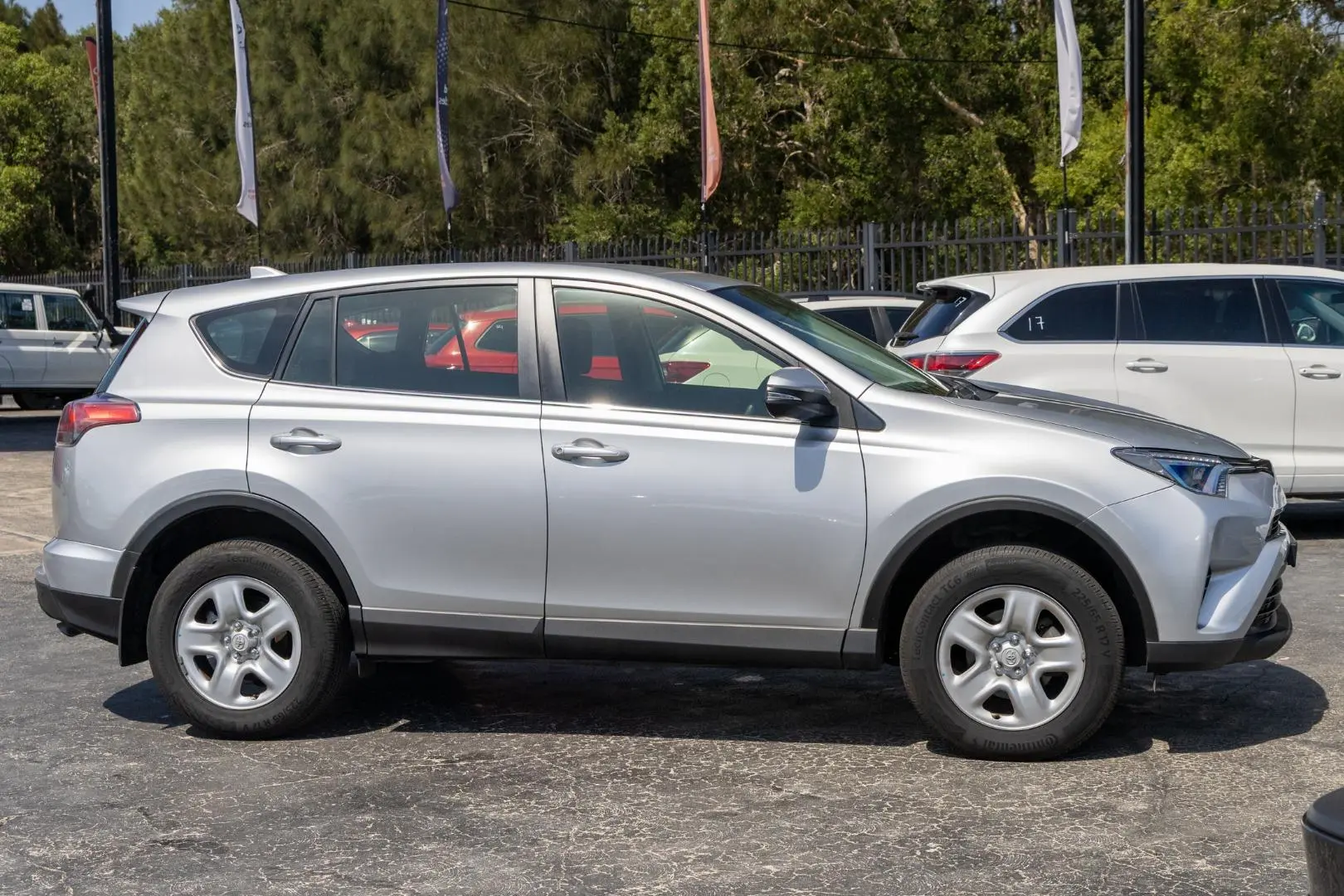 2016 Toyota RAV4 Gallery Image 3