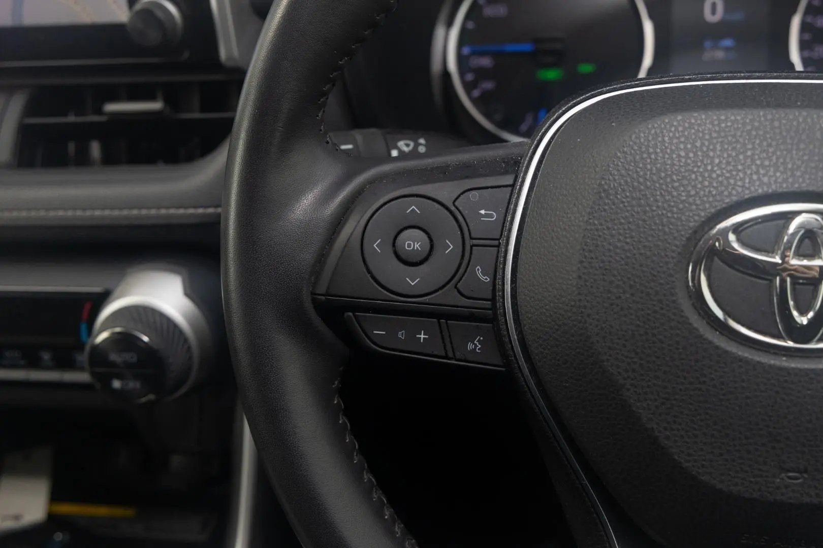 2020 Toyota RAV4 Gallery Image 11