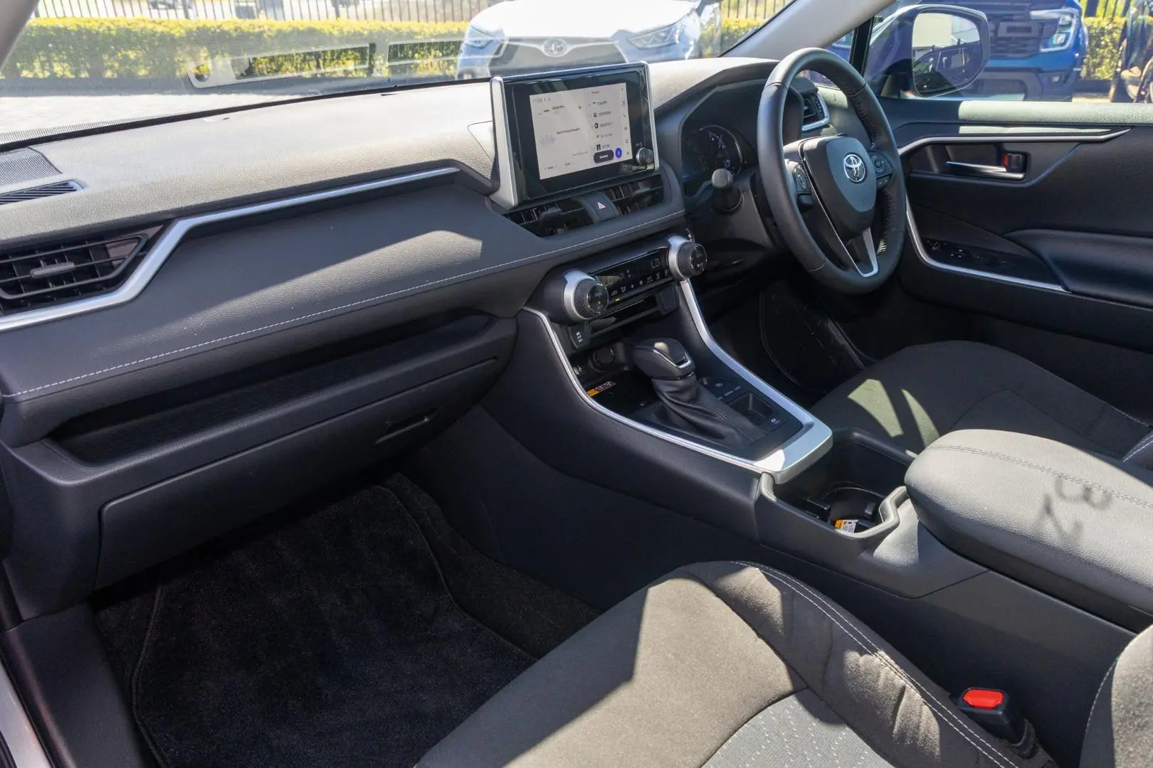2025 Toyota RAV4 Gallery Image 8