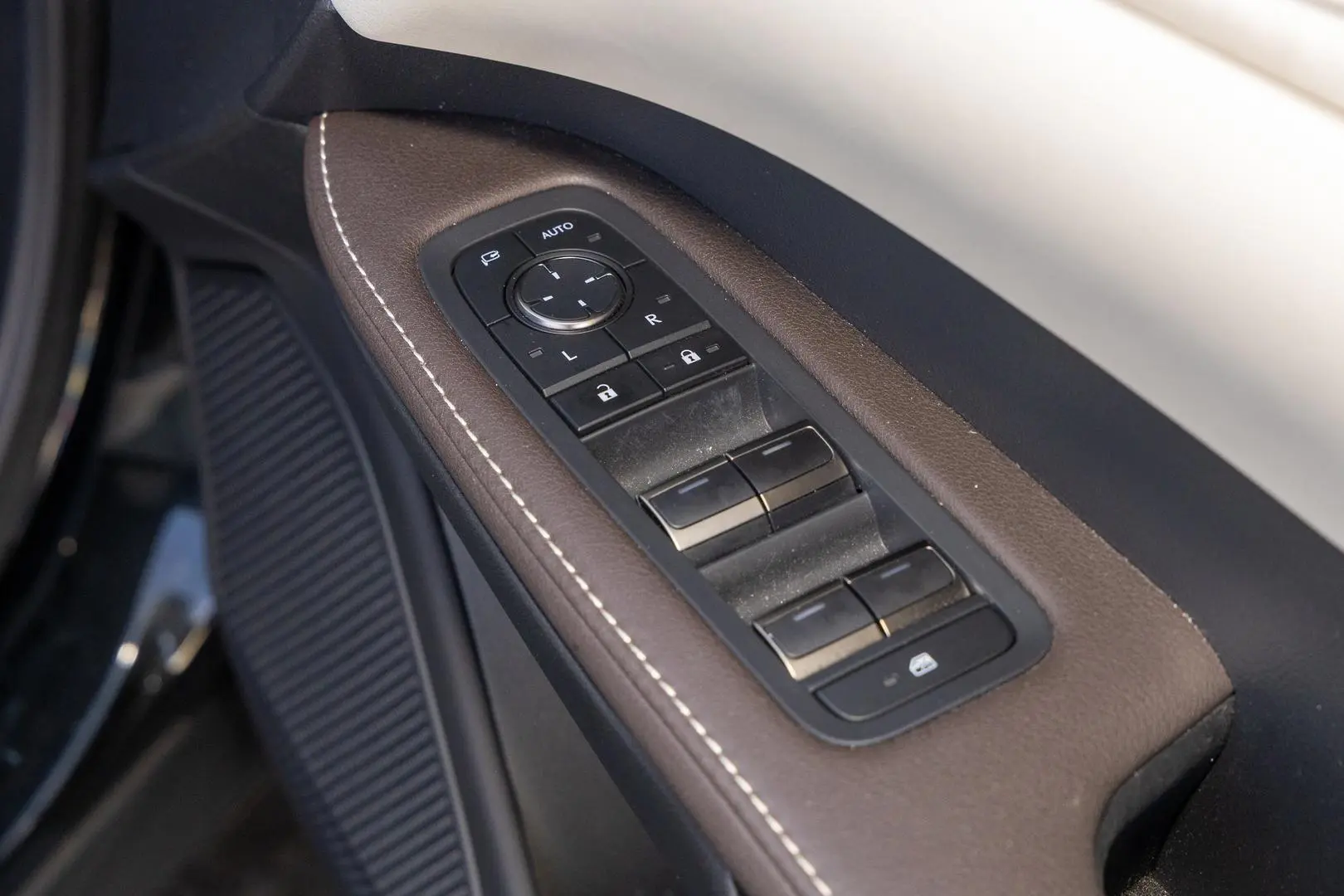 2024 Lexus RX Gallery Image 18