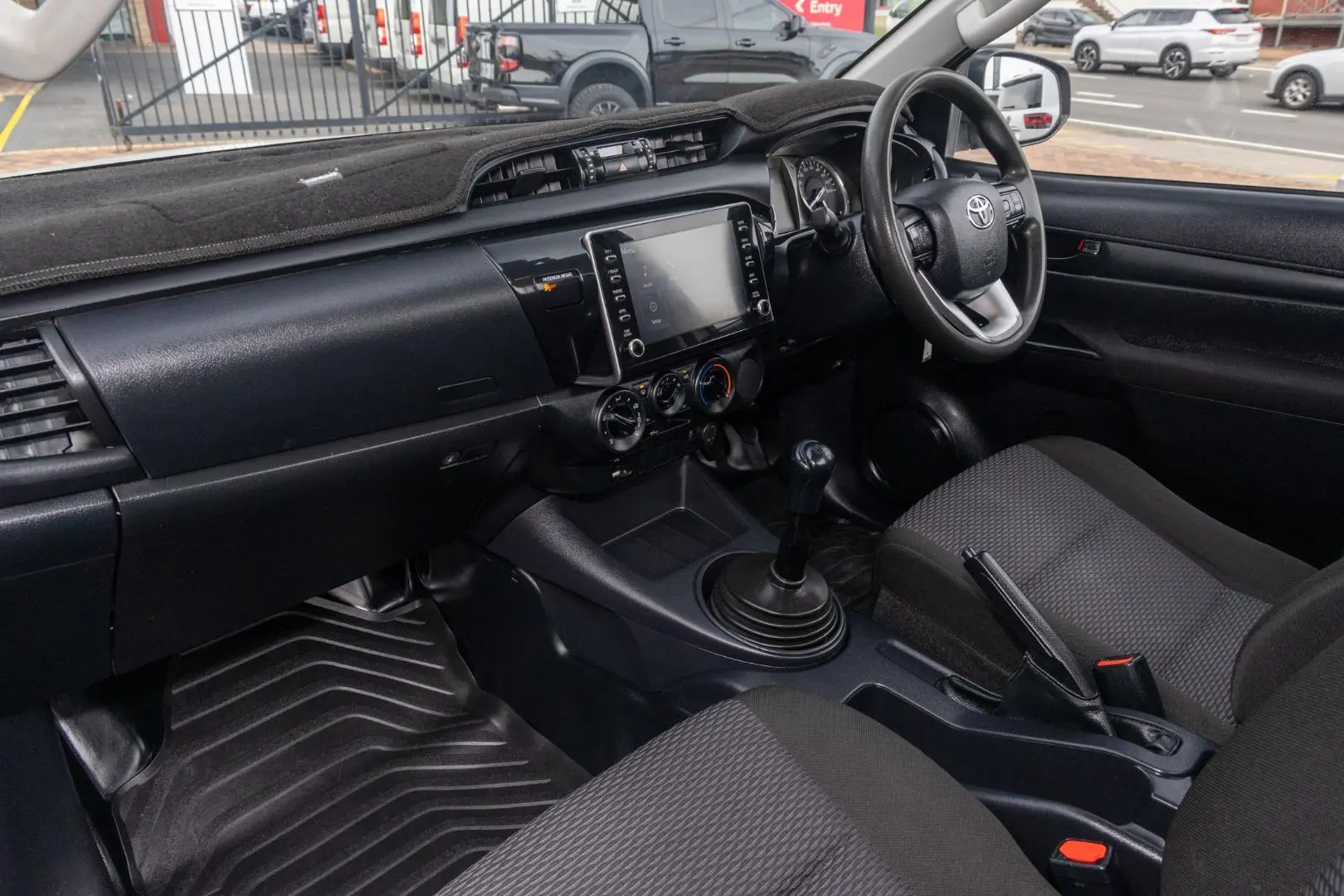 2021 Toyota Hilux Gallery Image 8