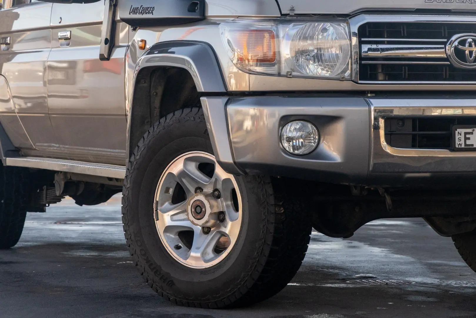 2017 Toyota Landcruiser Gallery Image 6