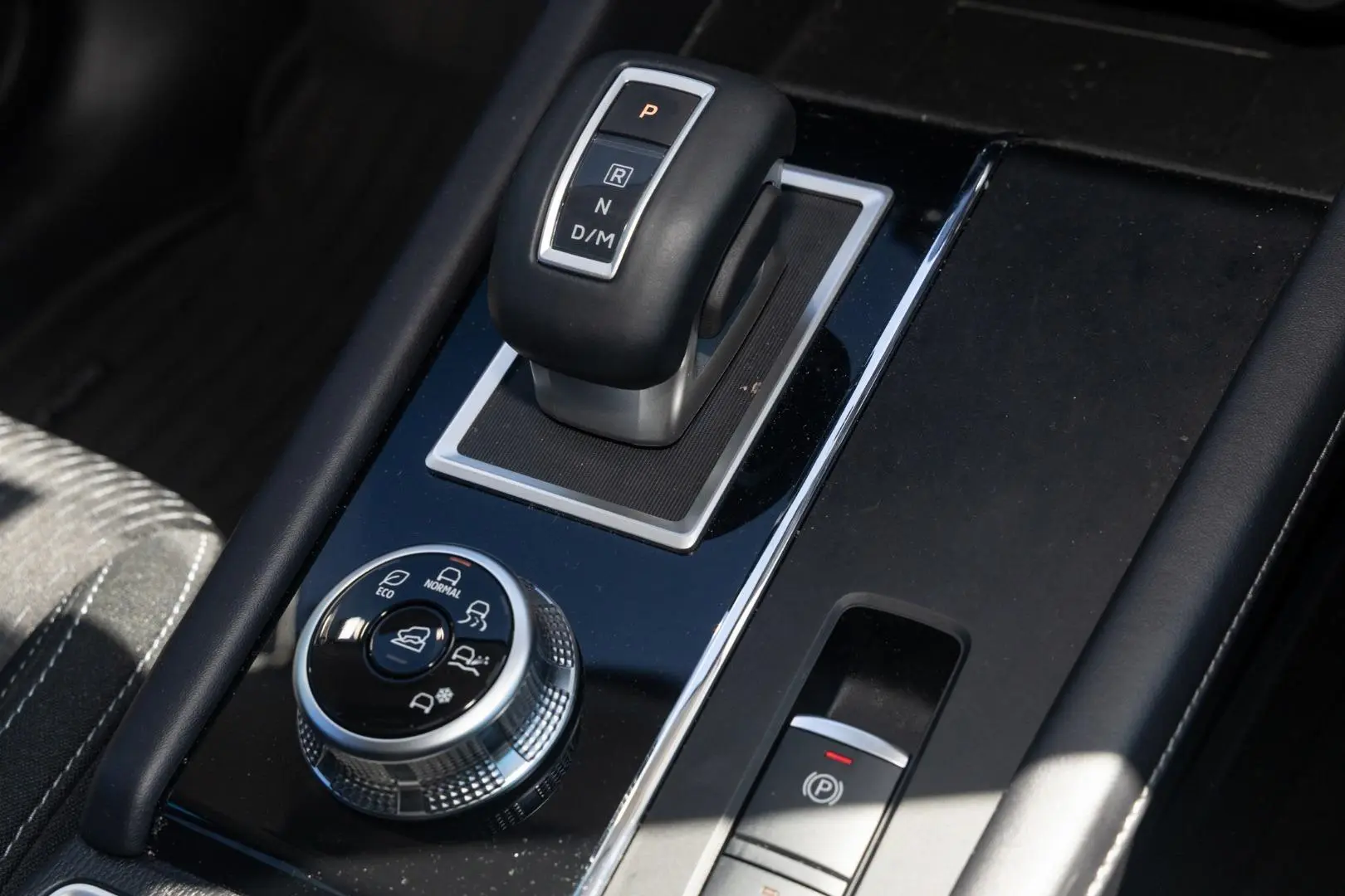 2025 Mitsubishi Outlander Gallery Image 17