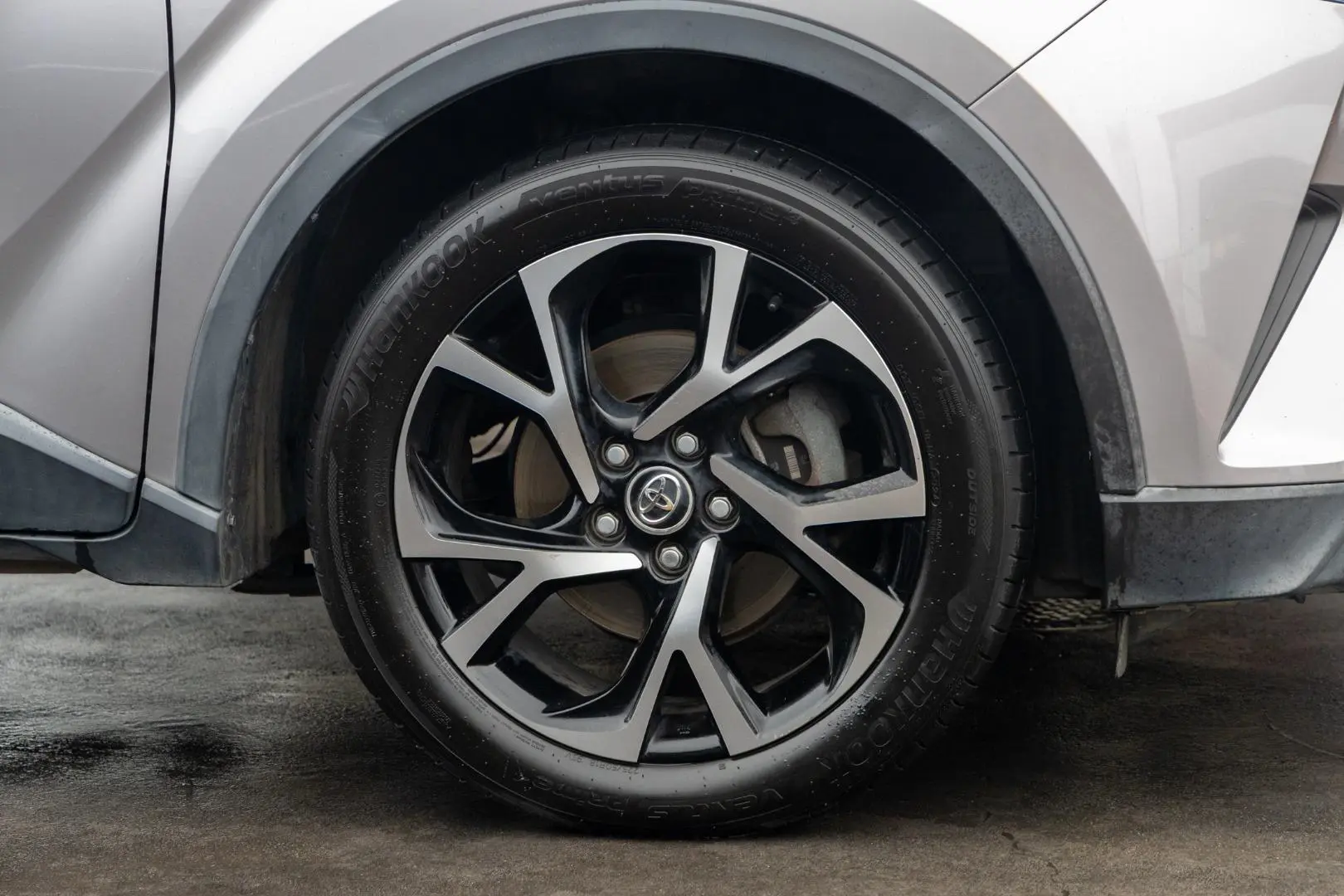 2019 Toyota C-HR Gallery Image 21