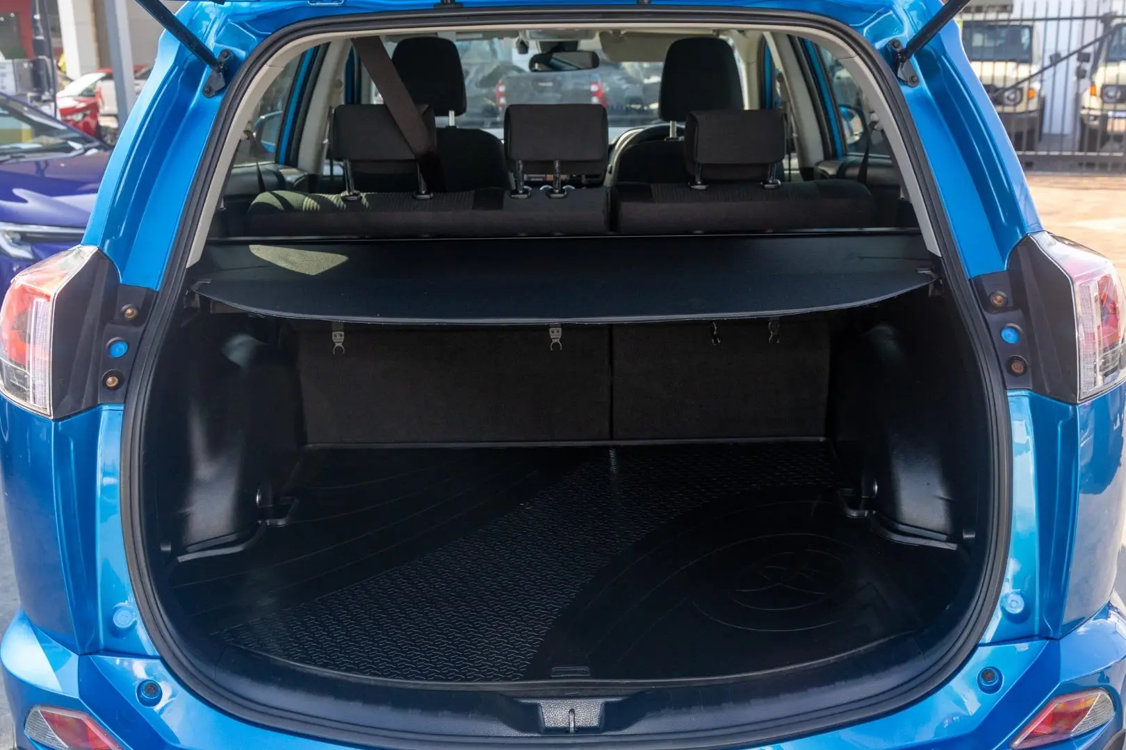 2017 Toyota RAV4 Gallery Image 20