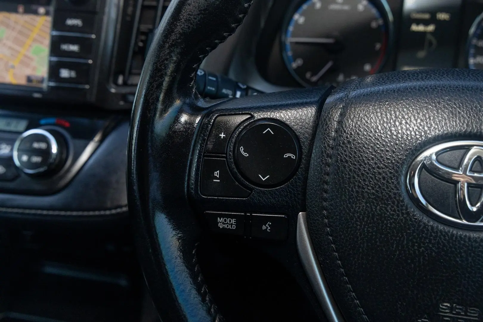 2017 Toyota RAV4 Gallery Image 11