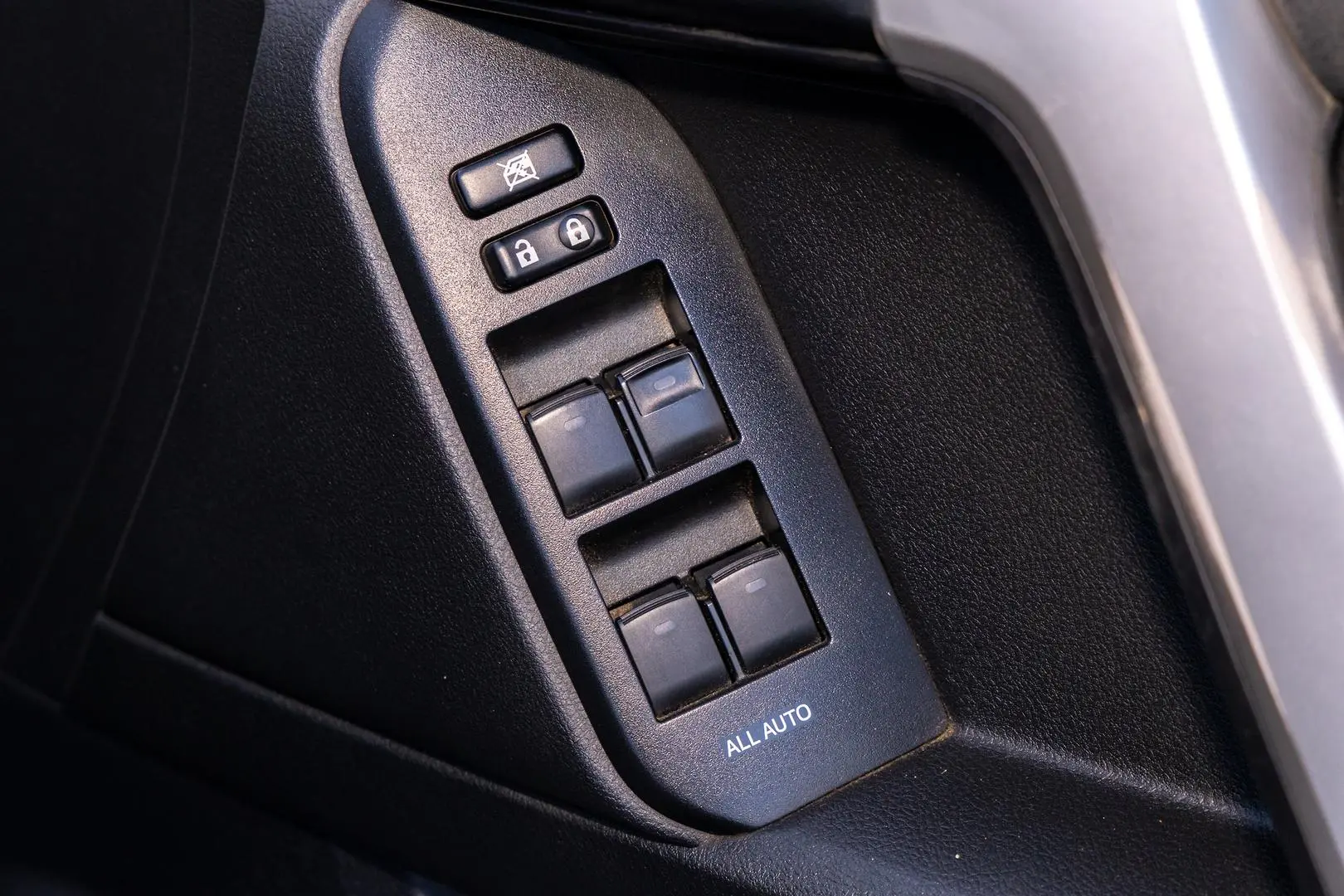 2023 Toyota Landcruiser Prado Gallery Image 18