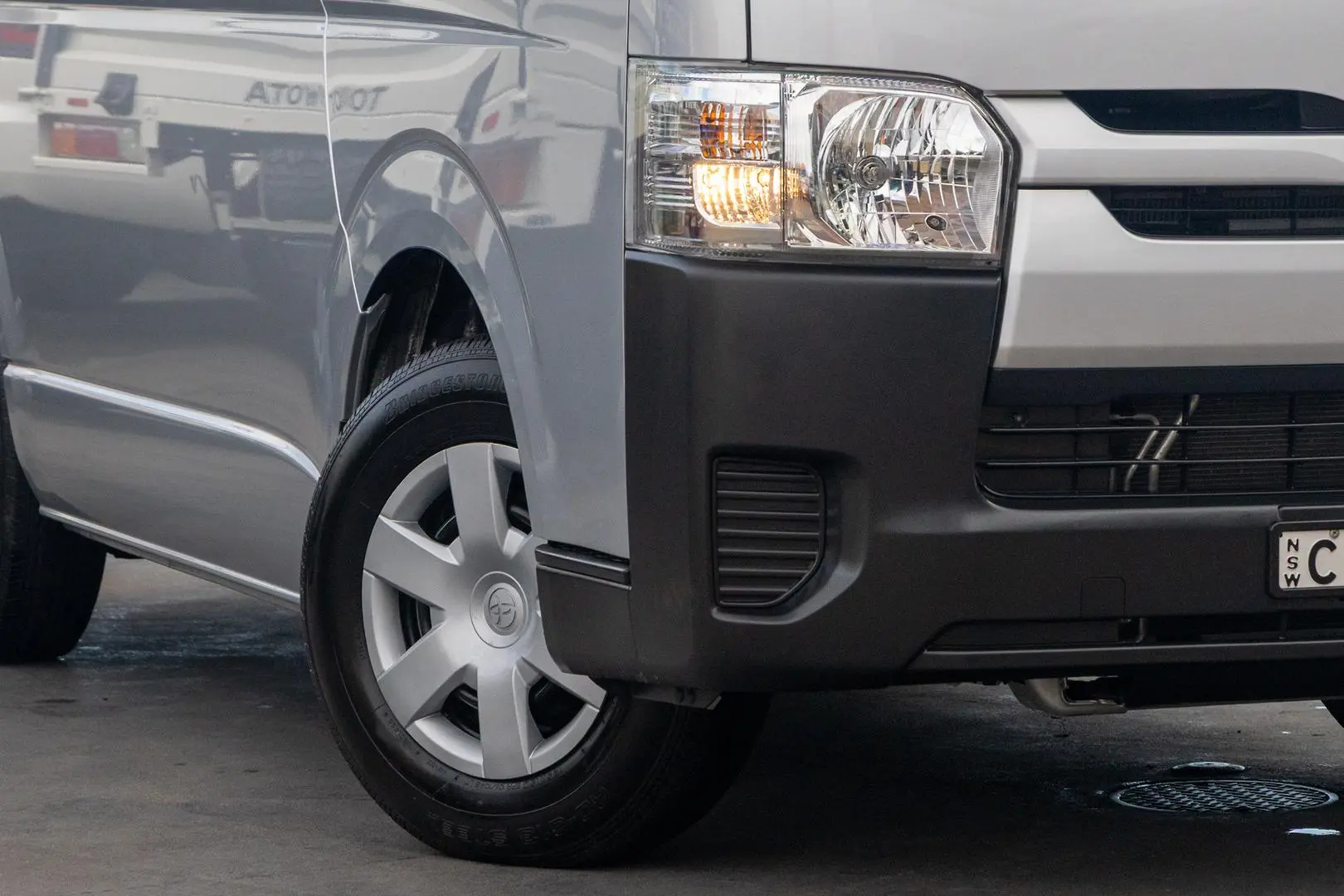2015 Toyota Hiace Gallery Image 6