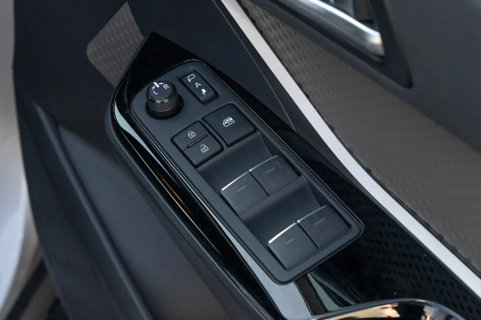 2022 Toyota C-HR Gallery Image 19