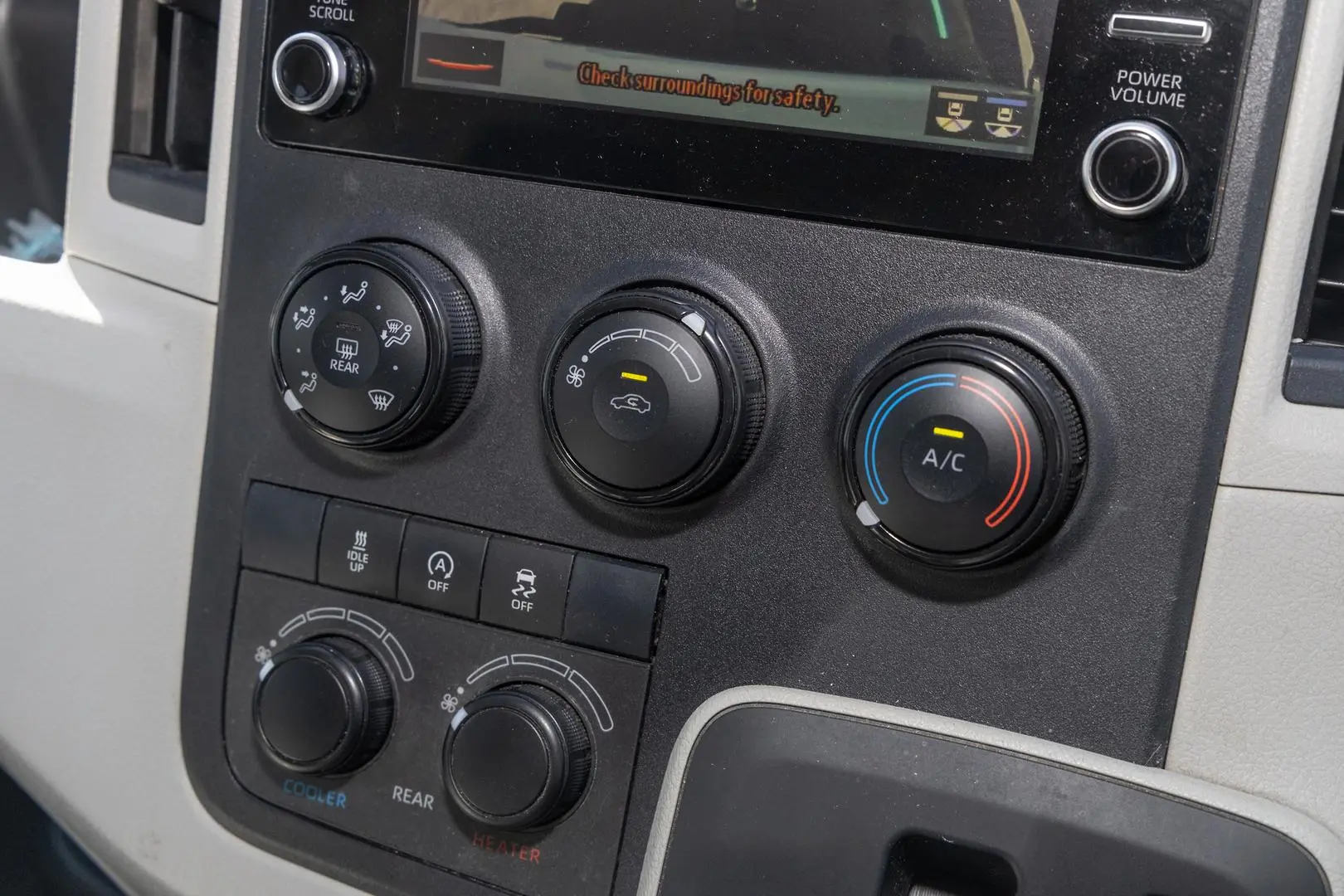 2019 Toyota Hiace Gallery Image 16