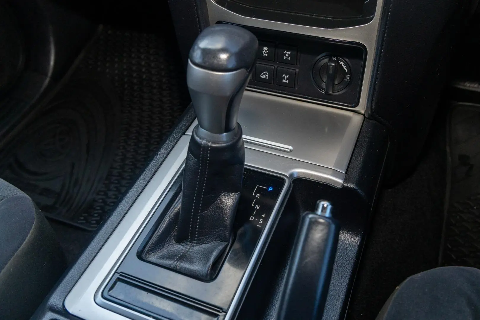 2021 Toyota Landcruiser Prado Gallery Image 17