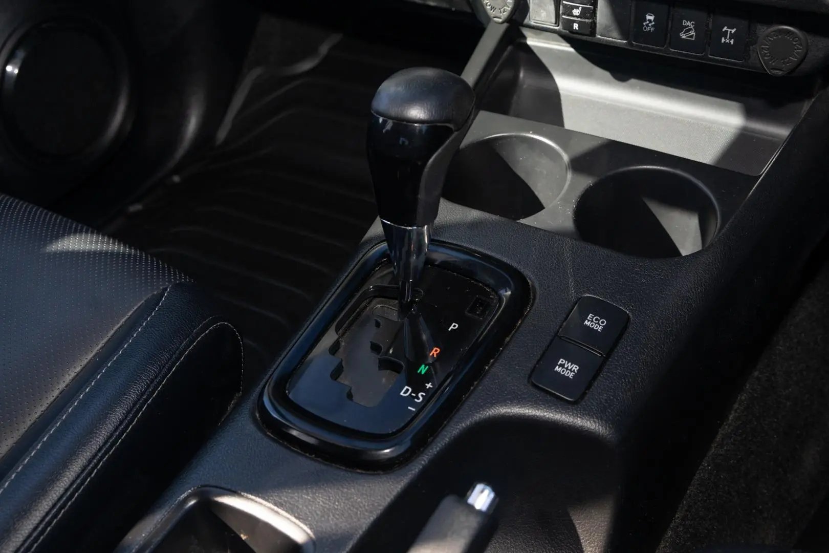 2019 Toyota Hilux Gallery Image 17