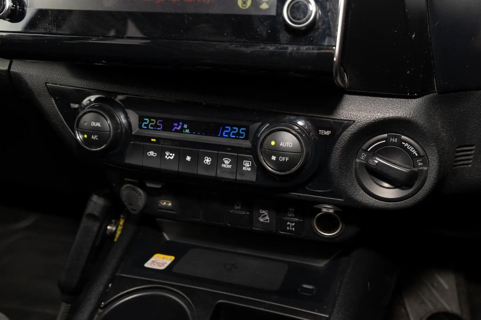 2024 Toyota Hilux Gallery Image 16