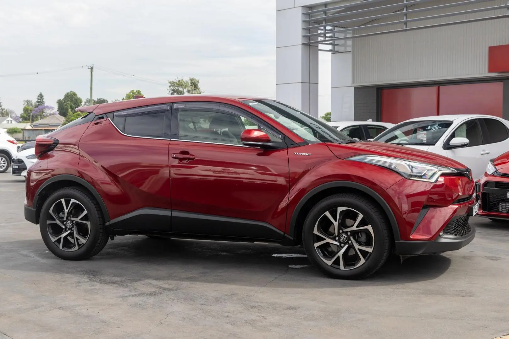 2018 Toyota C-HR Gallery Image 3