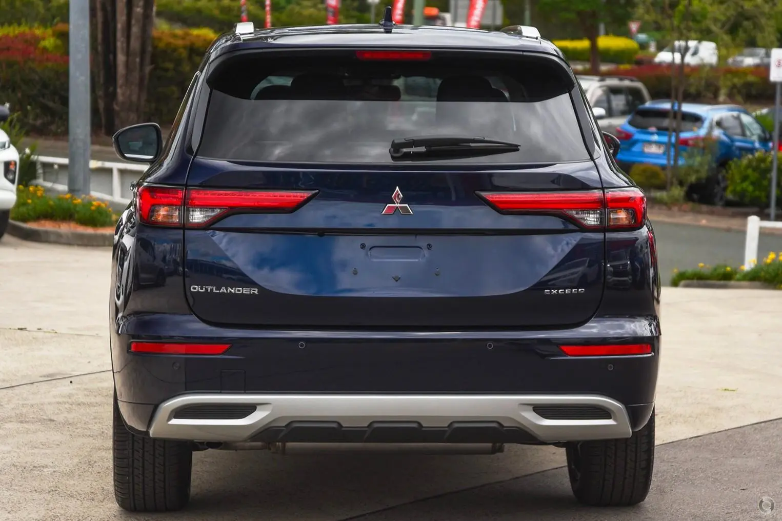2022 Mitsubishi Outlander Gallery Image 3