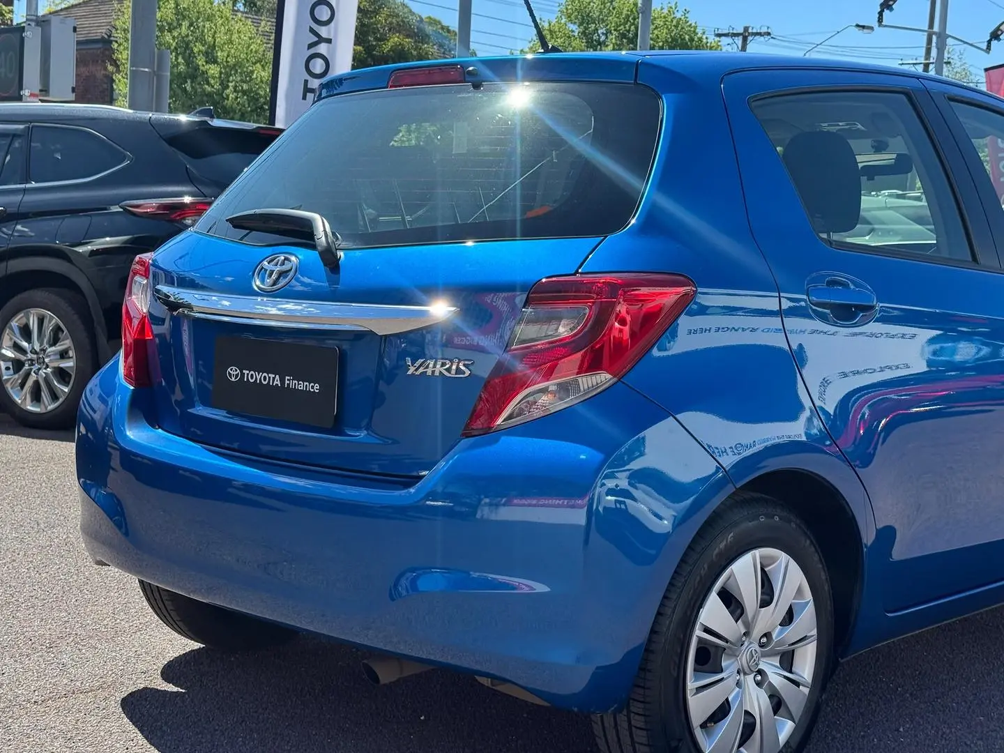 2015 Toyota Yaris Gallery Image 5