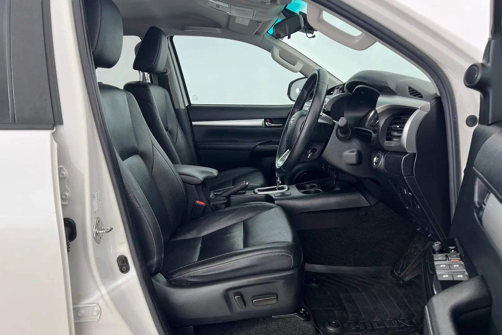 2020 Toyota Hilux Gallery Image 2