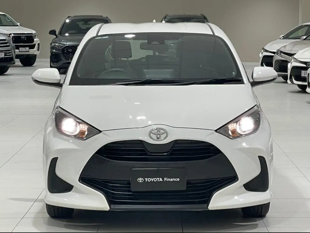 2020 Toyota Yaris Gallery Image 4