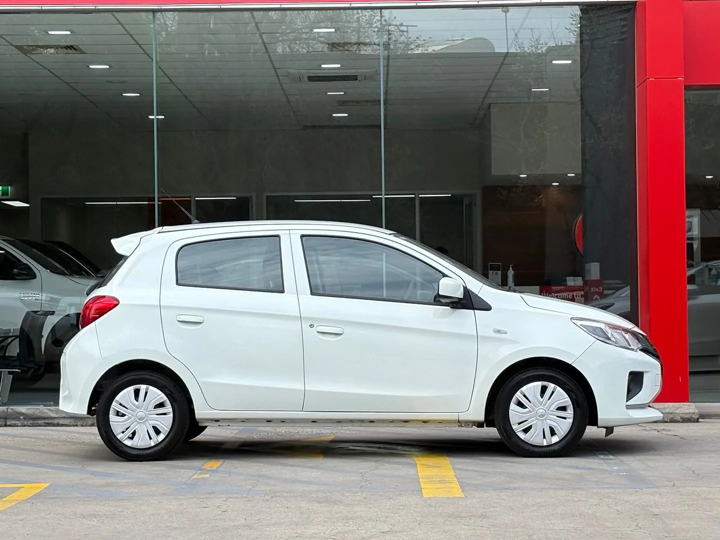 2020 Mitsubishi Mirage Gallery Image 2