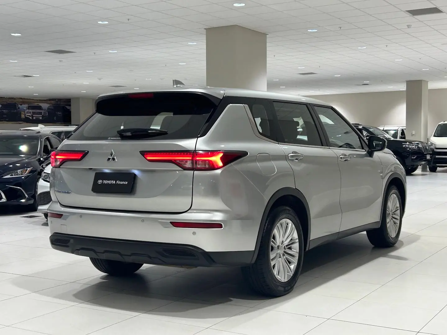 2022 Mitsubishi Outlander Gallery Image 9