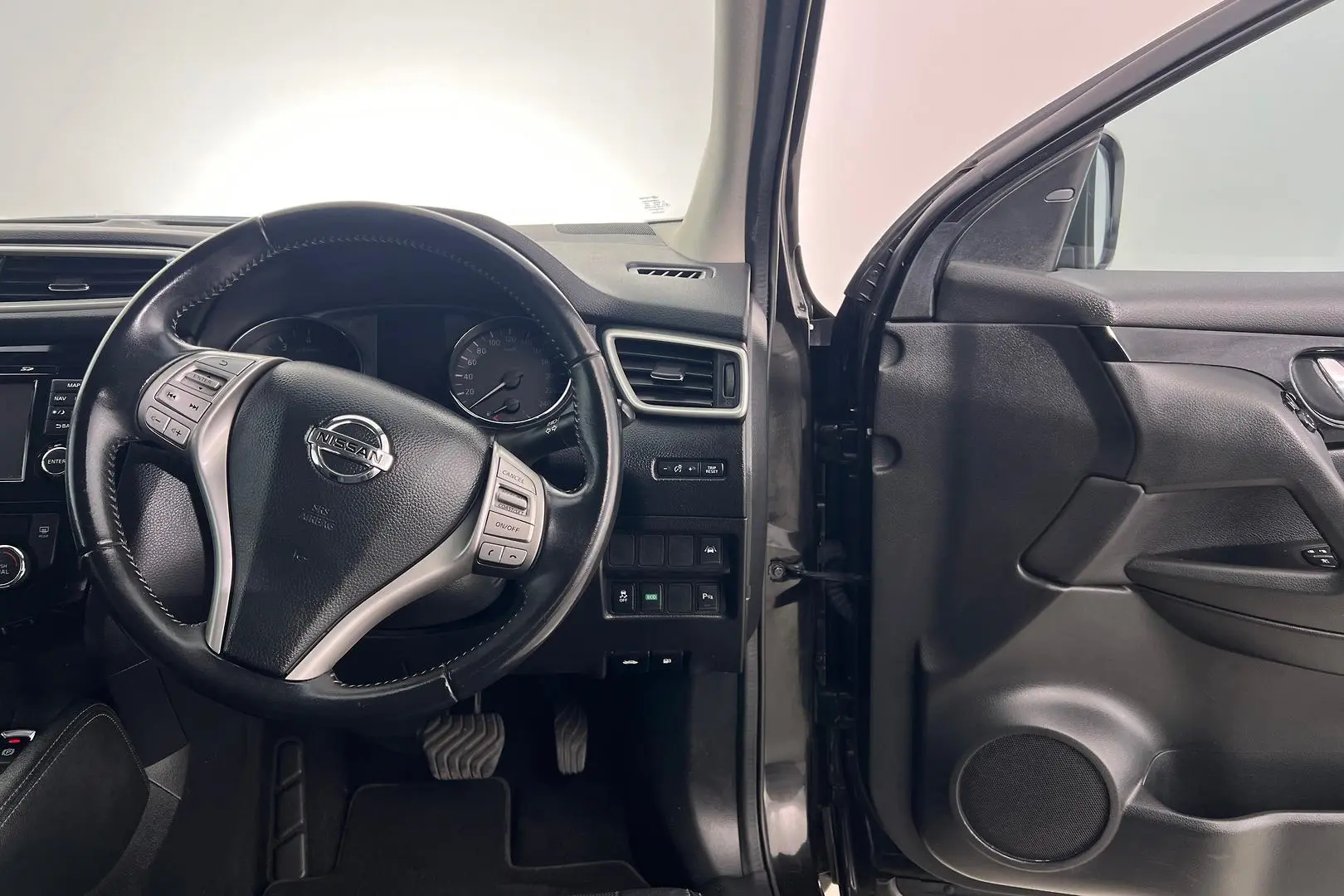 2015 Nissan QASHQAI Gallery Image 16