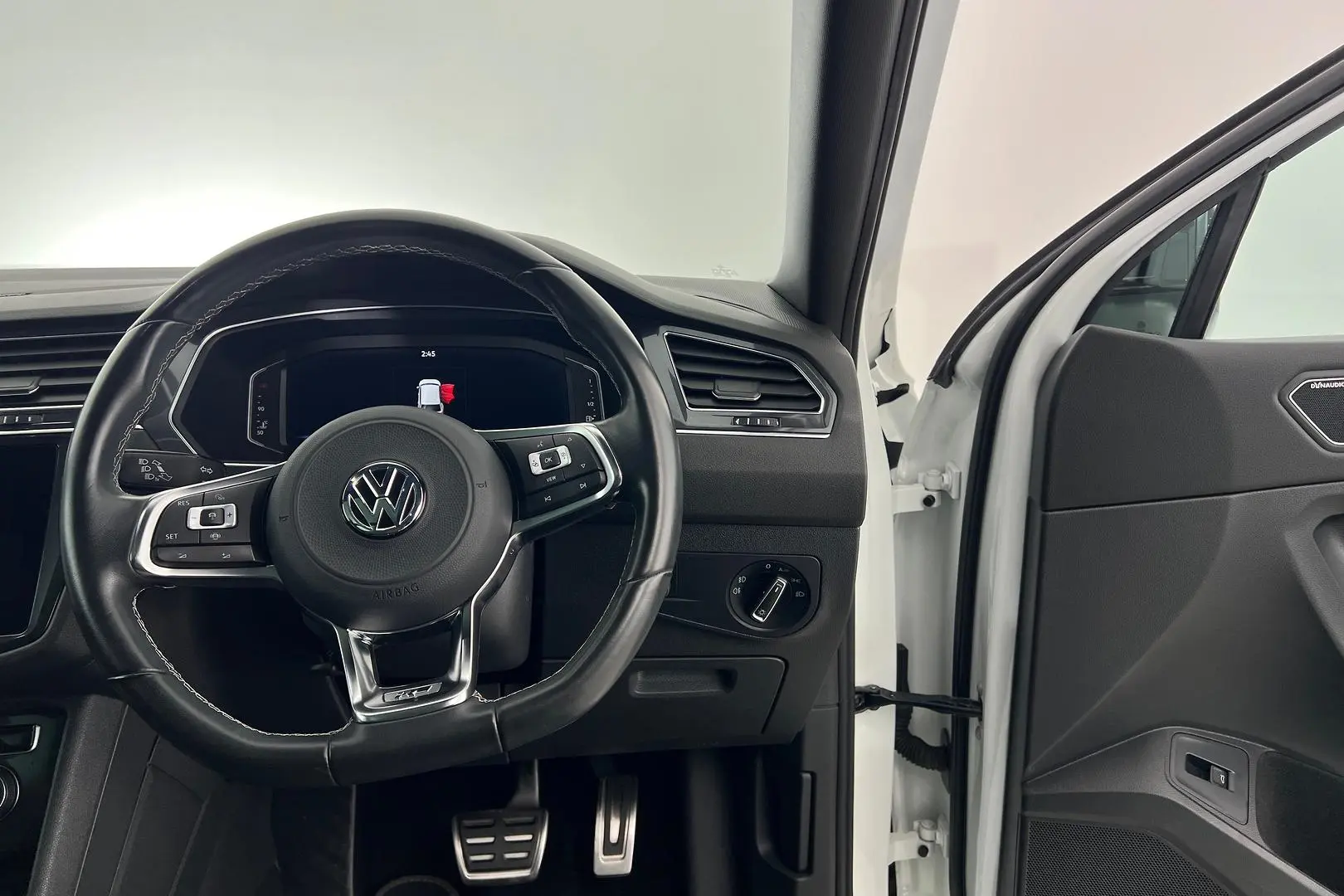 2021 Volkswagen Tiguan Gallery Image 16