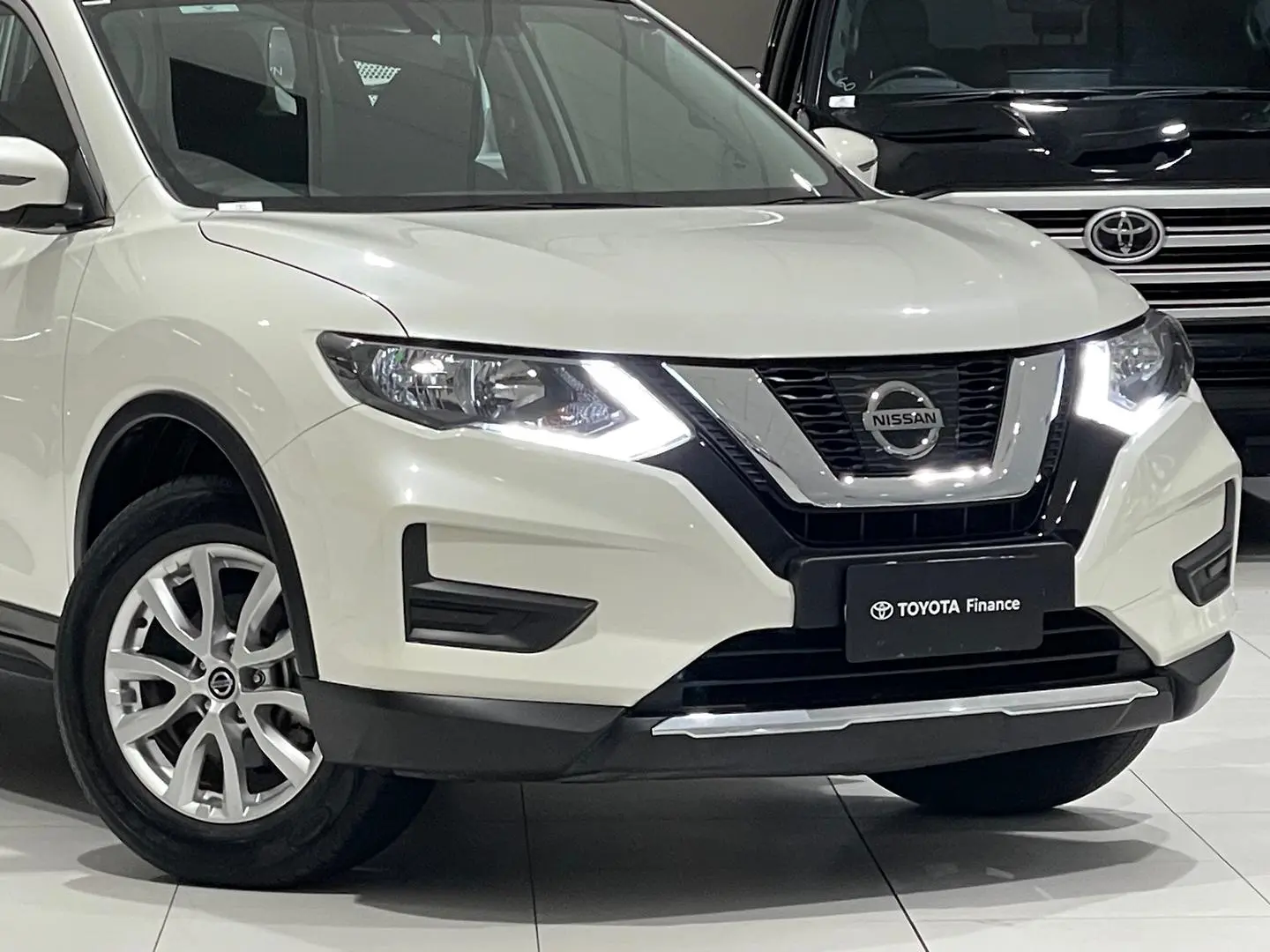 2022 Nissan X-Trail Gallery Image 3