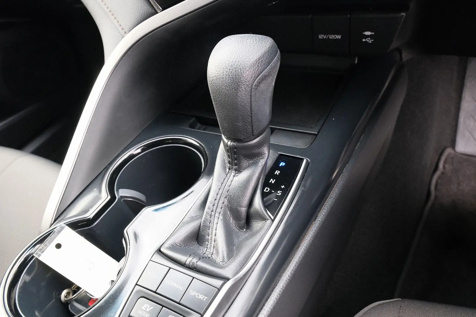 2019 Toyota Camry Gallery Image 17