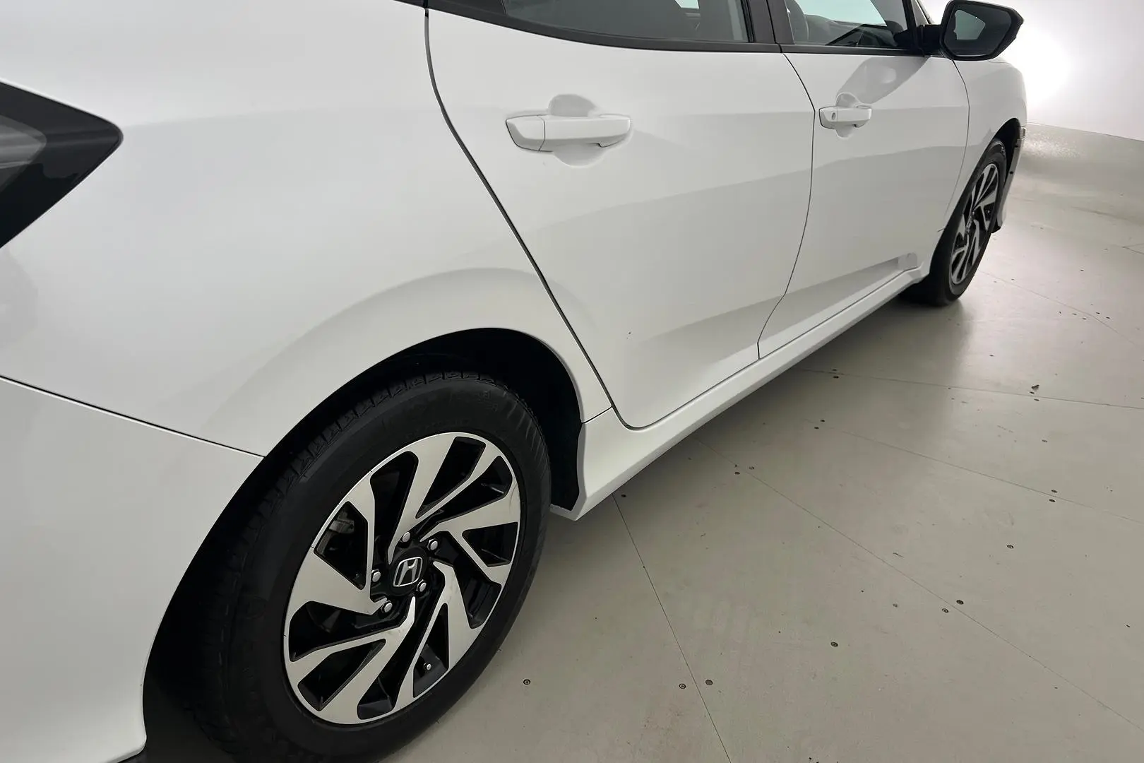 2019 Honda Civic Gallery Image 24