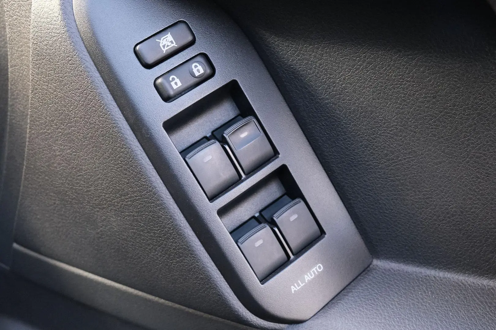 2022 Toyota Landcruiser Prado Gallery Image 13