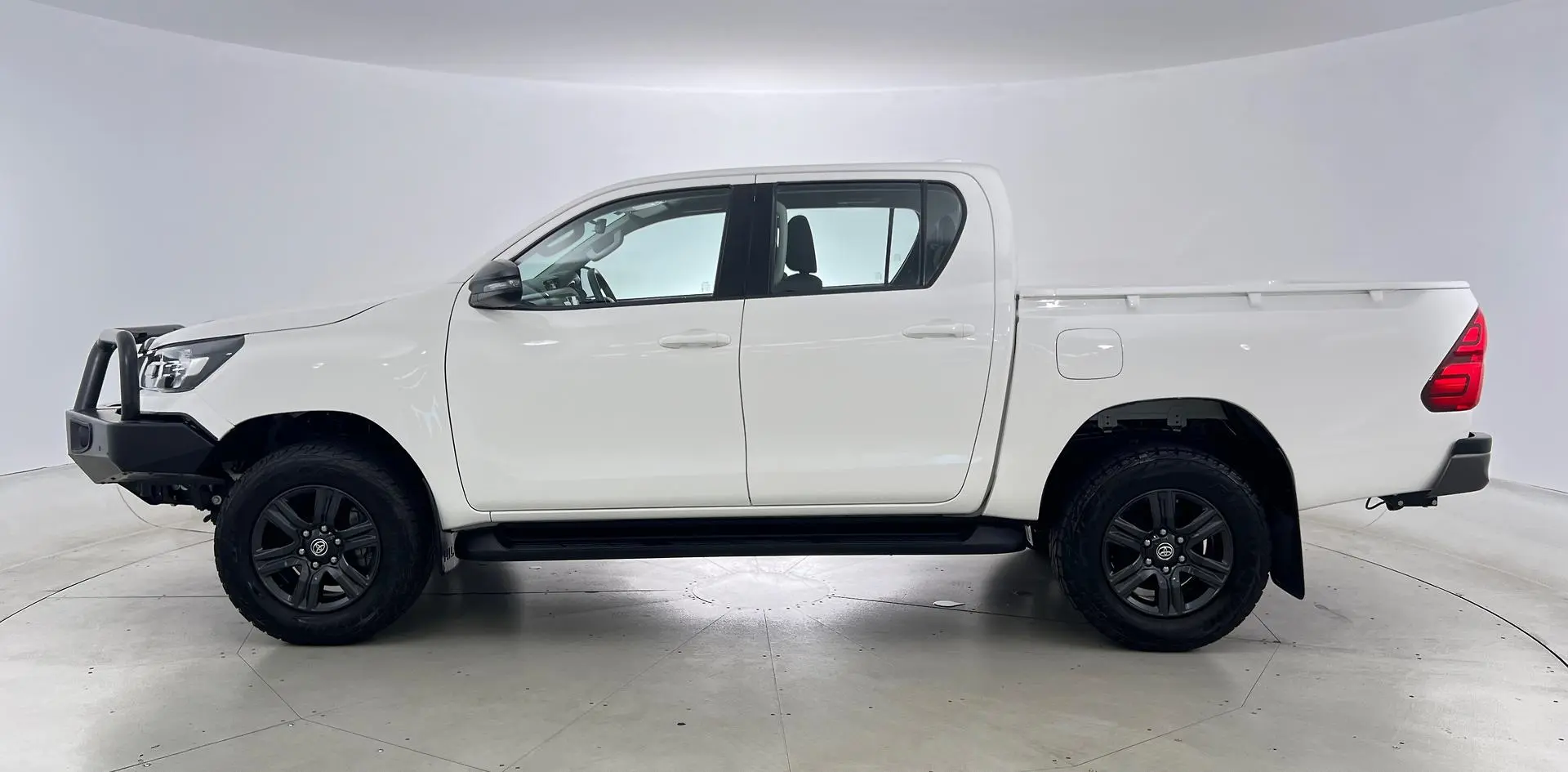 2022 Toyota Hilux Gallery Image 5