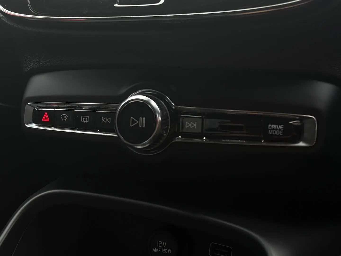 2021 Volvo XC40 Gallery Image 21