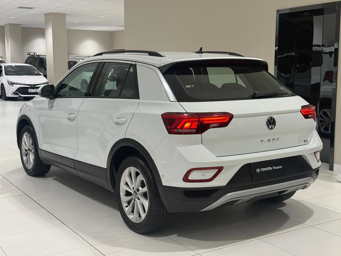 2023 Volkswagen T-Roc Gallery Image 8