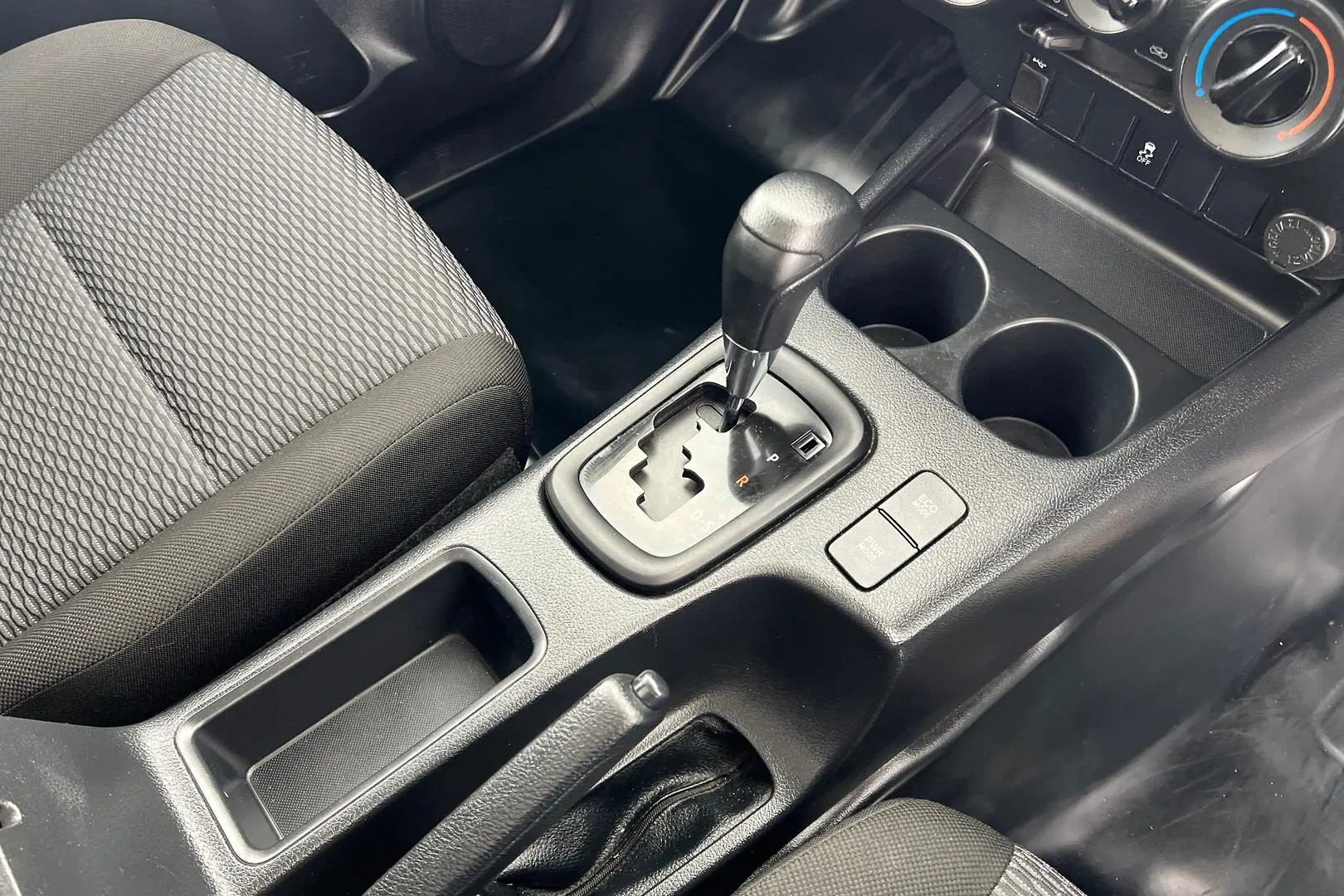 2020 Toyota Hilux Gallery Image 13