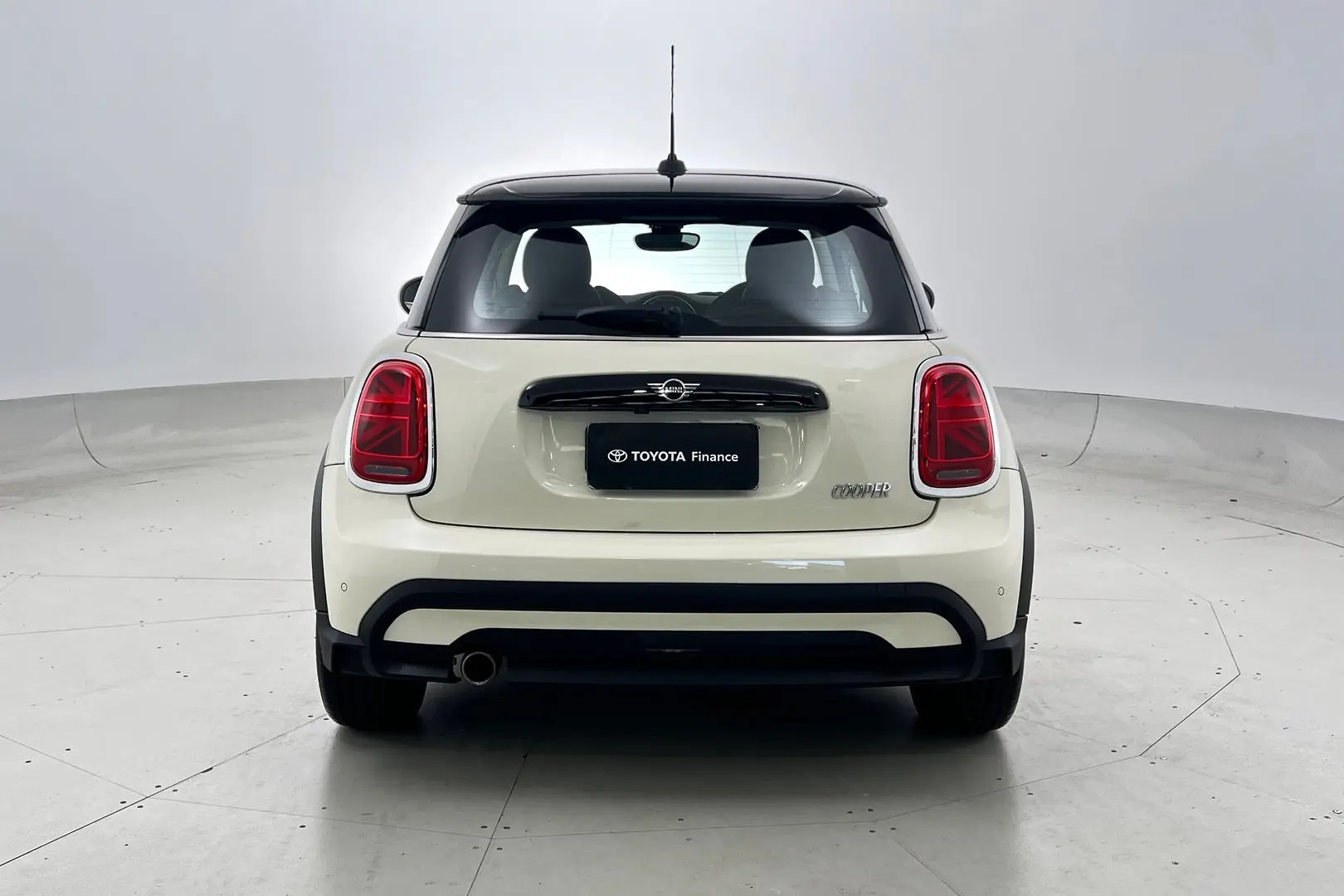 2021 MINI Hatch Gallery Image 3