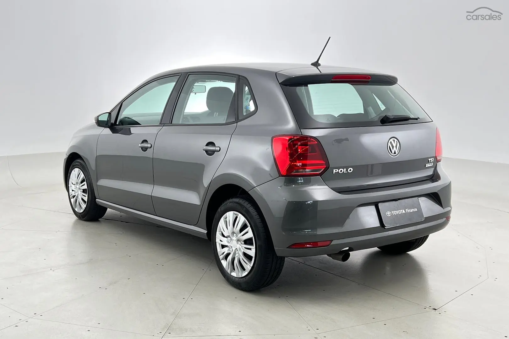 2016 Volkswagen Polo Image 2