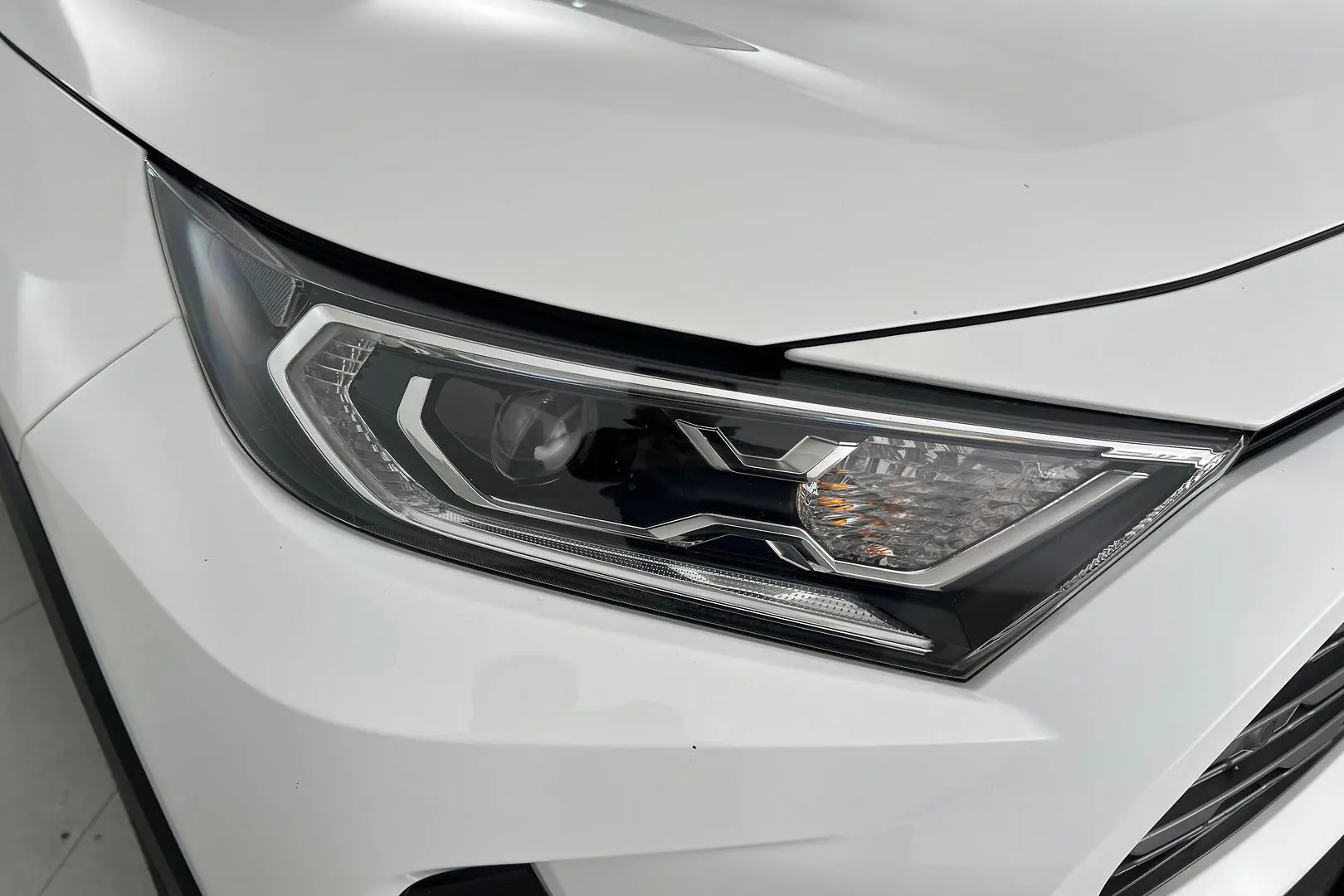 2019 Toyota RAV4 Gallery Image 11