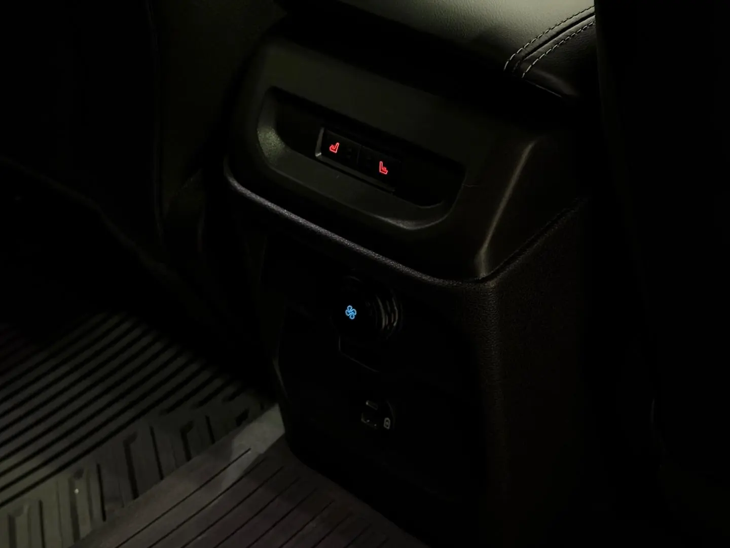 2023 Ford Everest Gallery Image 17