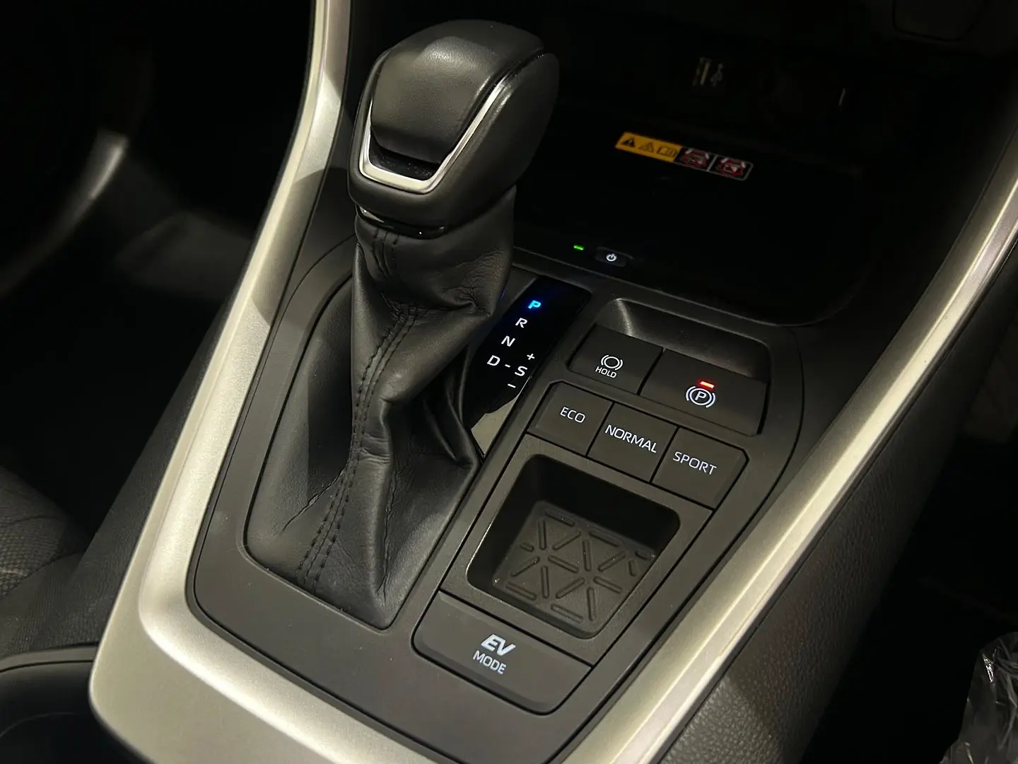 2024 Toyota RAV4 Gallery Image 16