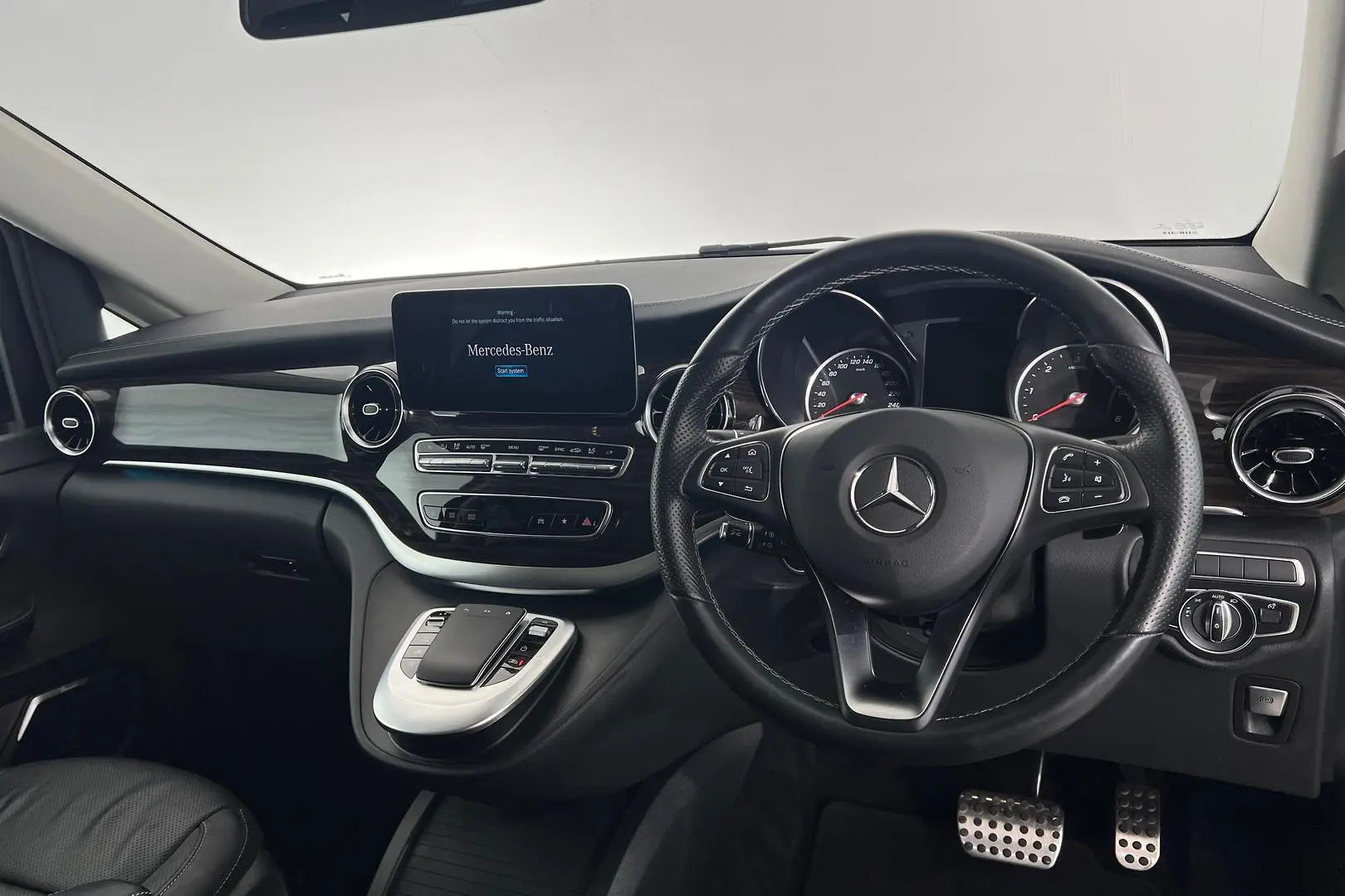 2021 Mercedes-Benz V-Class Gallery Image 12
