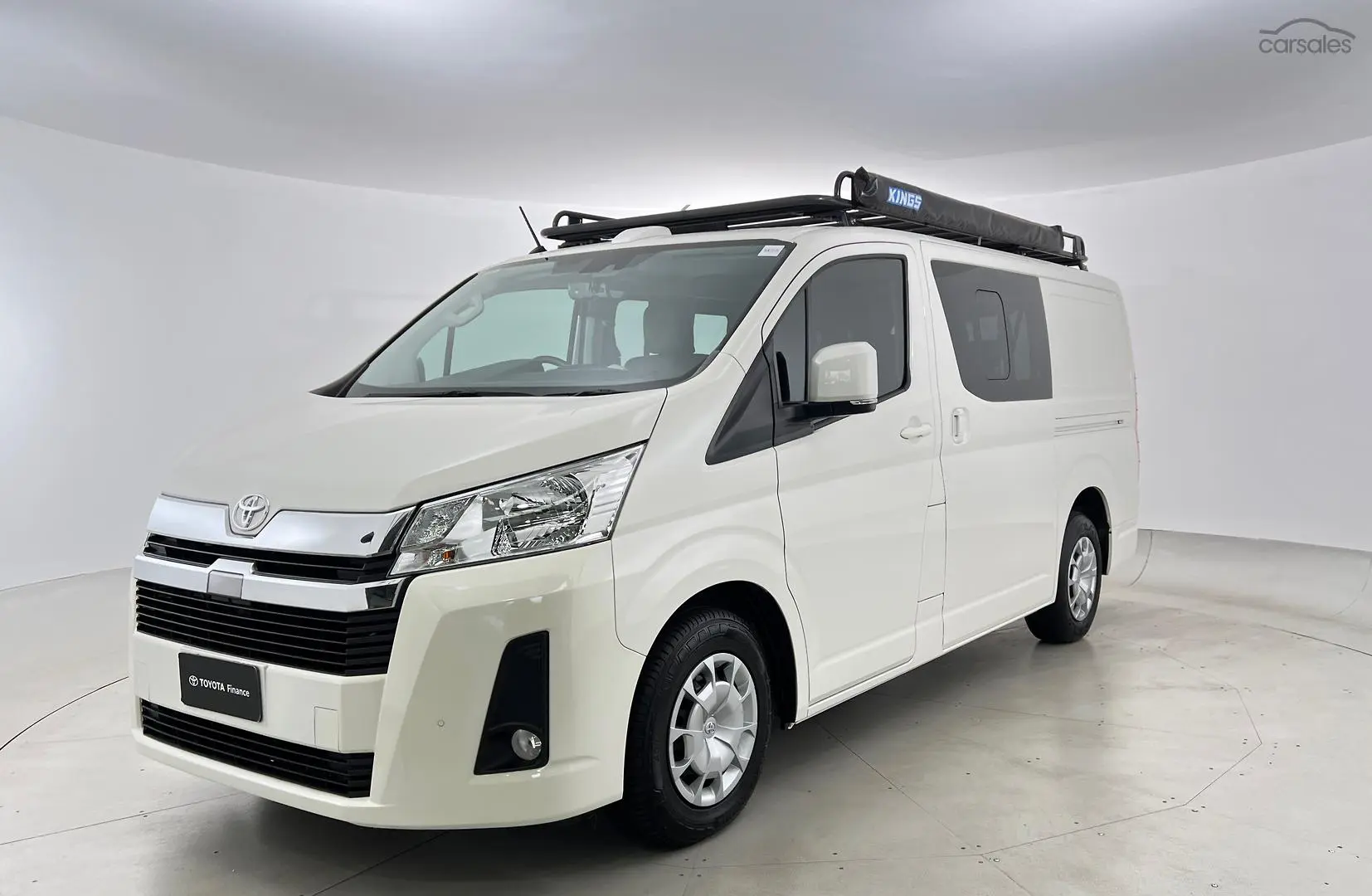 2022 Toyota Hiace Image 9