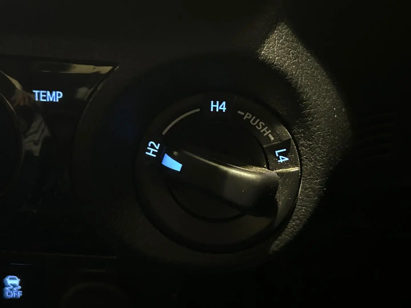 2021 Toyota Hilux Gallery Image 24