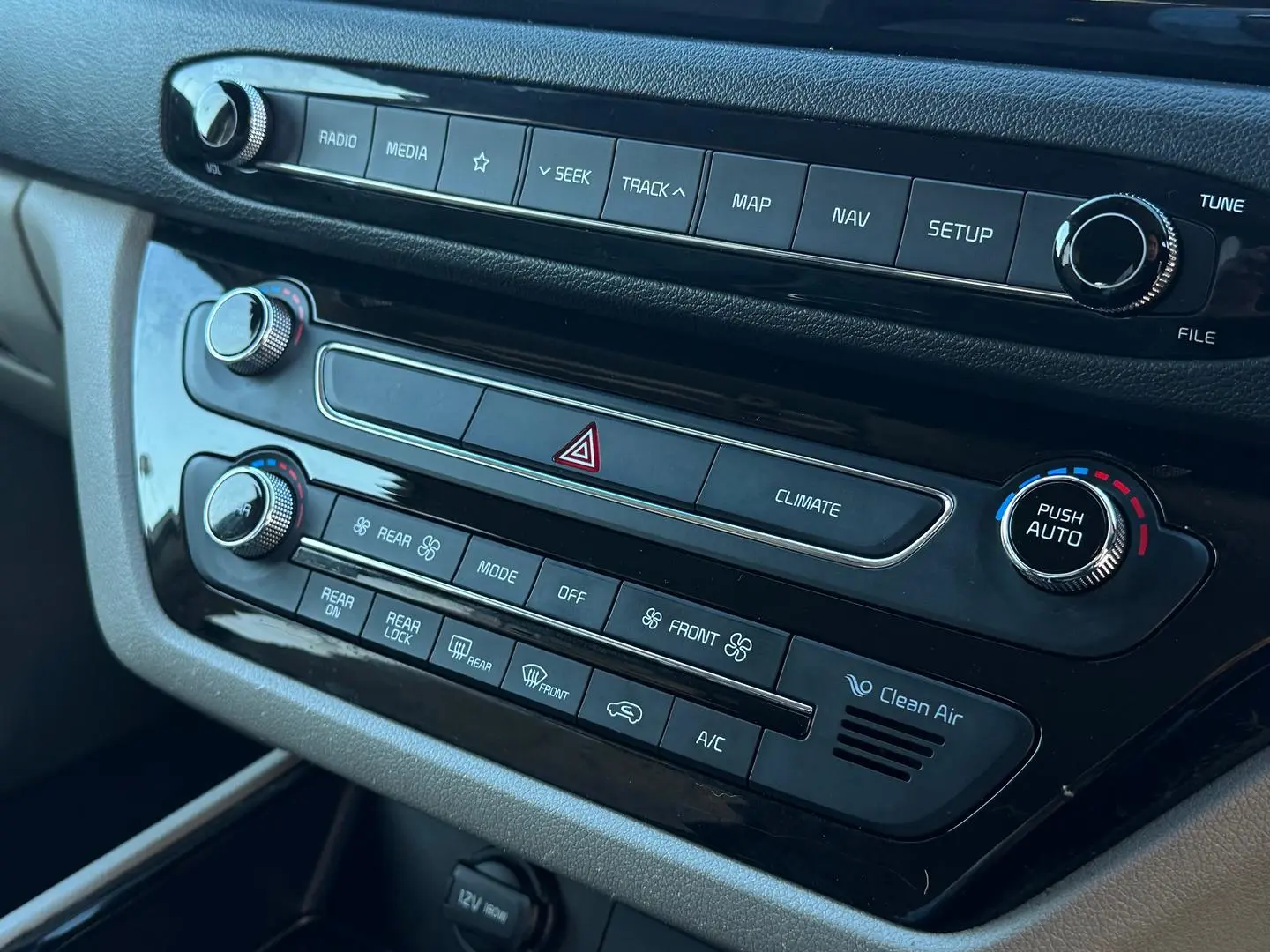 2018 Kia Carnival Gallery Image 15