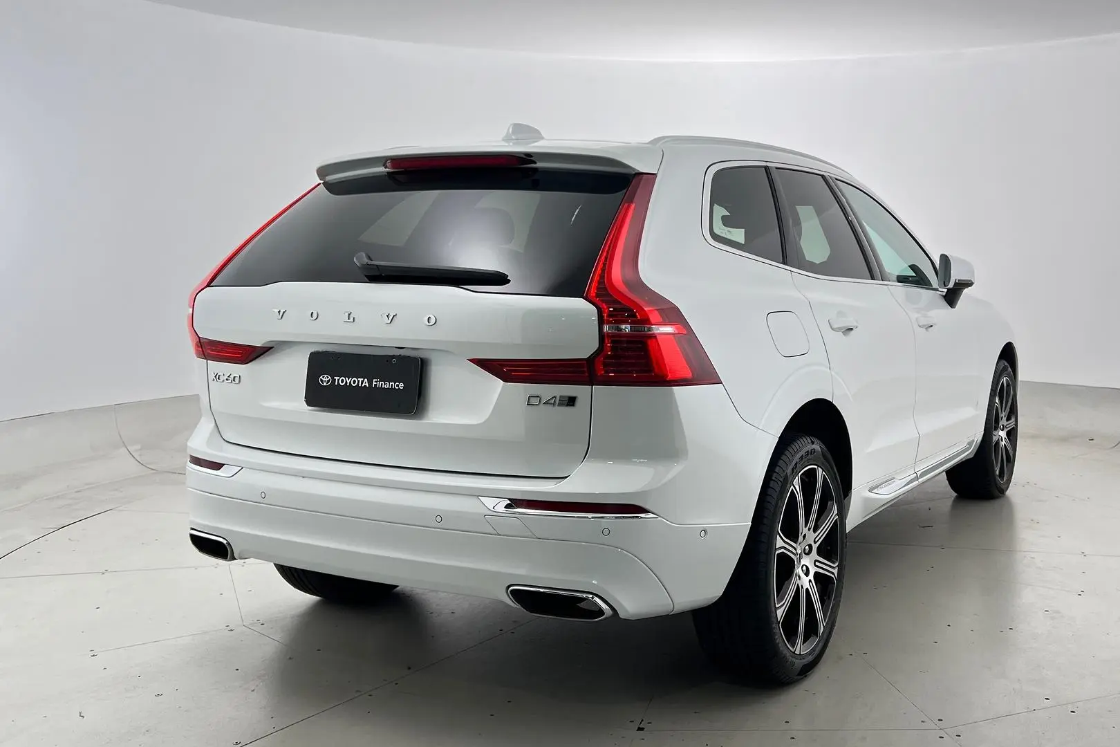 2019 Volvo XC60 Gallery Image 4