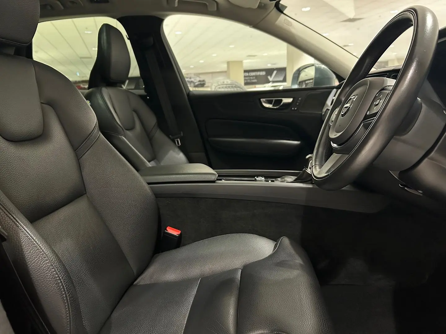 2020 Volvo XC60 Gallery Image 12