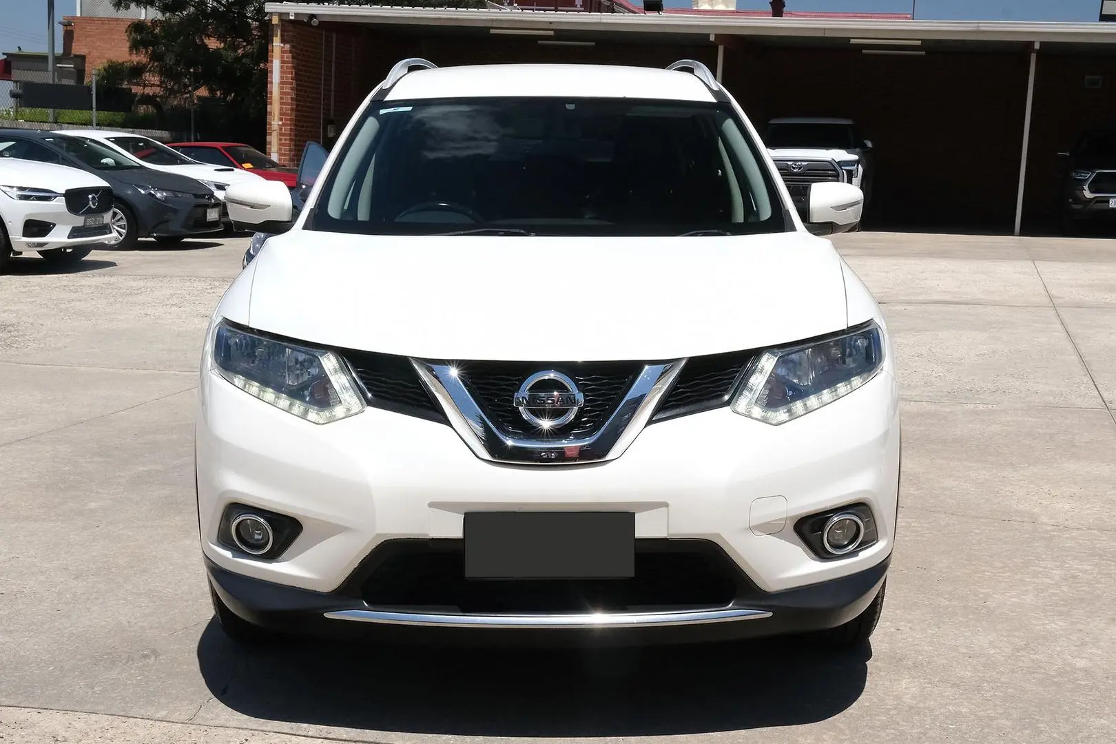 2015 Nissan X-Trail Gallery Image 3